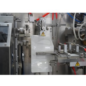 BHD-180SC Horizontal kleiner Stand-up-Beutelverpackungsmaschine mit Auslauf